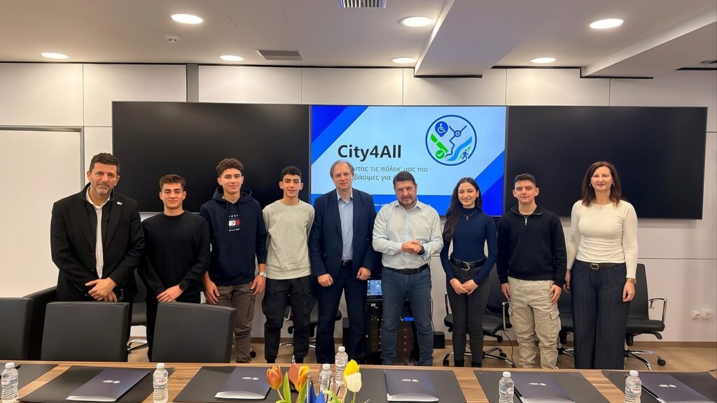 Υπό την αιγίδα της Περιφέρειας Αττικής η καινοτόμος εφαρμογή για την εξυπηρέτηση ΑμεΑ “City4All” των μαθητών του Λυκείου Καρέα