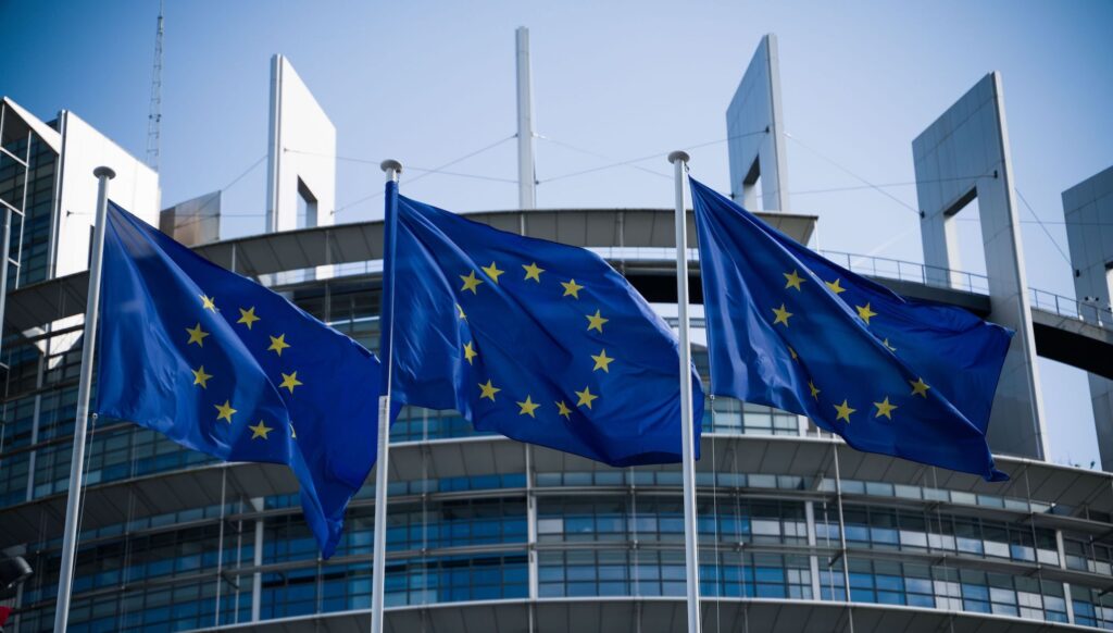 Ευρωπαϊκή Επιτροπή: Βελτιώνει την ενεργειακή απόδοση και βιωσιμότητα των κέντρων δεδομένων στην ΕΕ